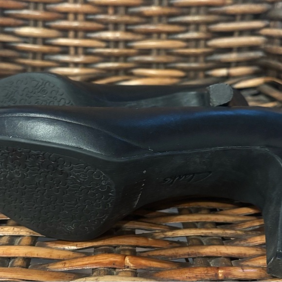 Clarks Indigo Women's Black Leather Comfort Platform
Classic Pump Heels 6 - Picture 12 of 16